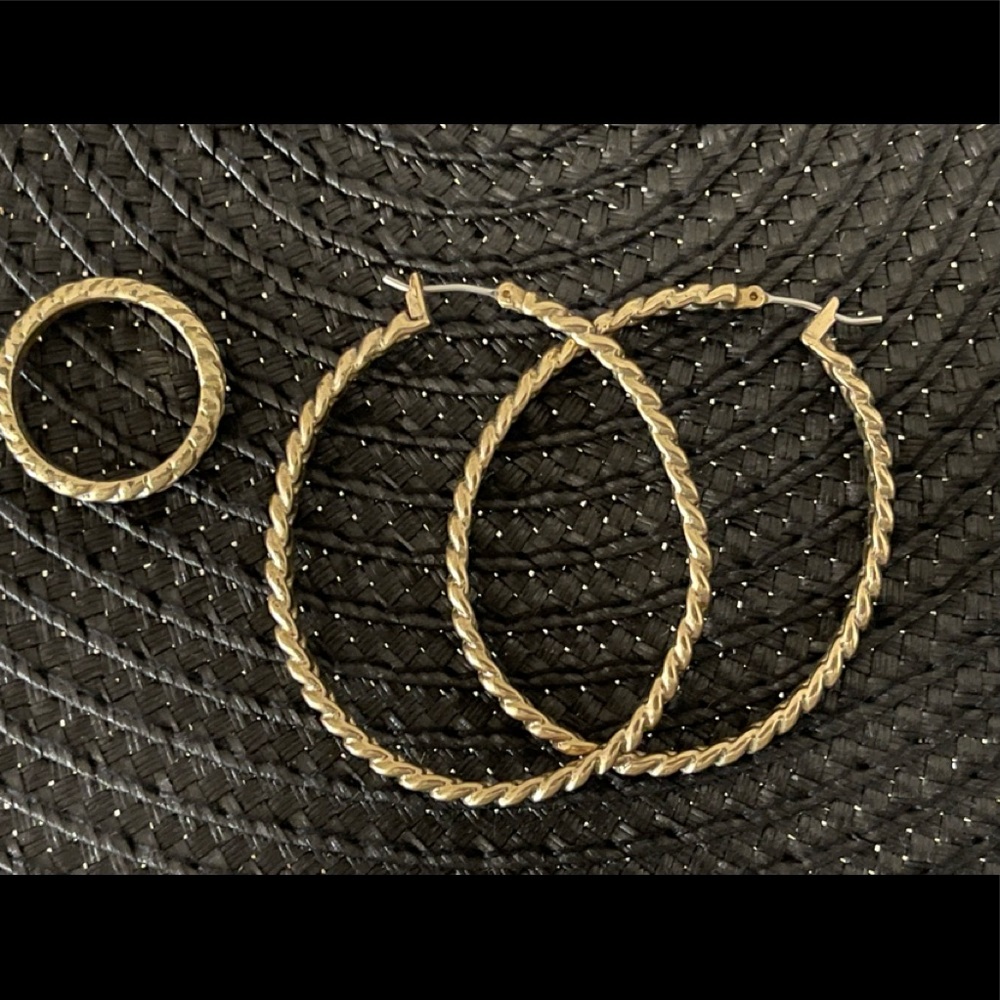 NWOT 2-Piece Cable Gold Jewelry Set (Earrings and Ring)